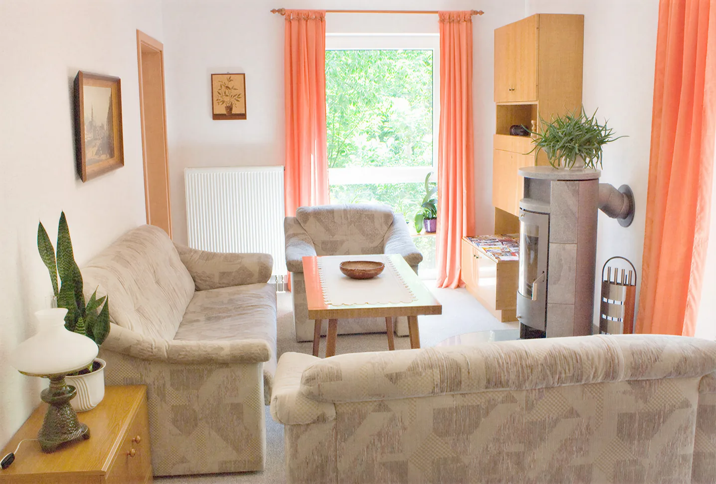 Wohnstube der Ferienwohnung 2 mit heller Sitzecke
